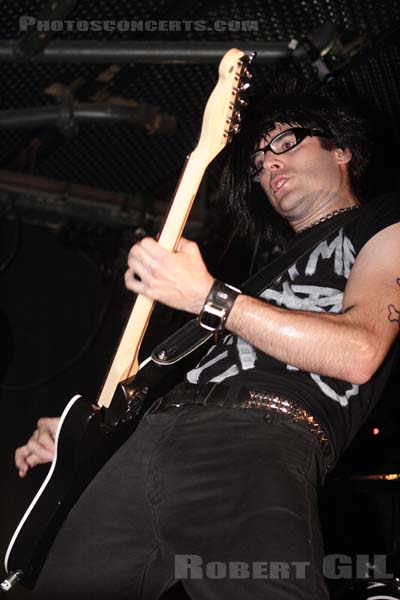 UNCOMMONMENFROMMARS - 2006-06-06 - PARIS - Batofar - 